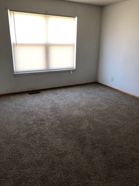 Building Photo - 2731 Grand Cir