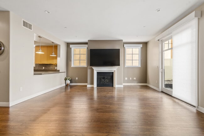 Foto del edificio - 272 Caruso Ave