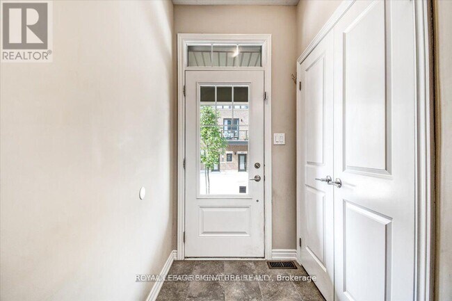 Photo du bâtiment - 68 Esplanade Ln