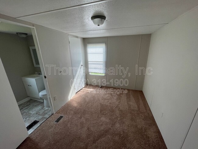 Building Photo - 39 Travis Ln
