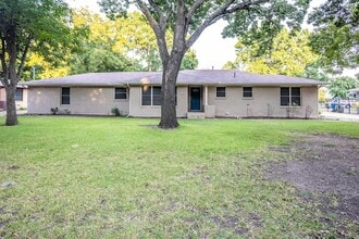 Building Photo - 620 S Dallas Ave