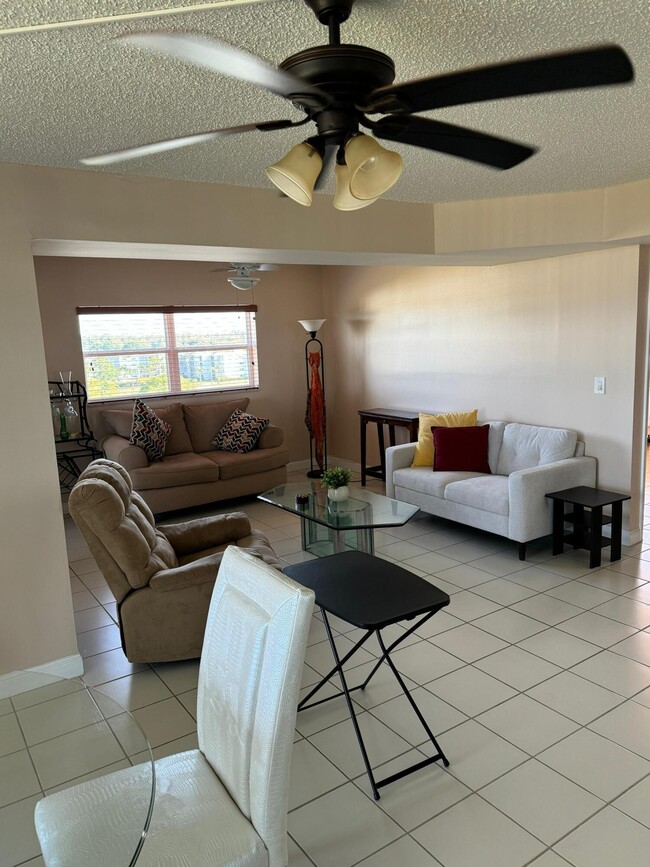 Building Photo - 3465 Via Poinciana
