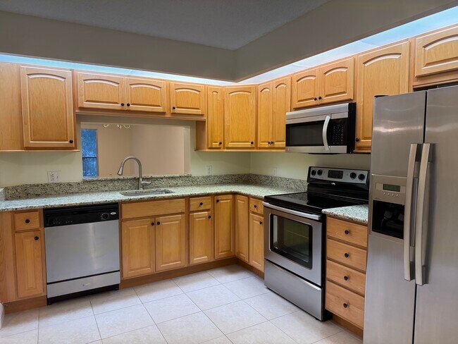 Building Photo - 900 SW 142nd Ave