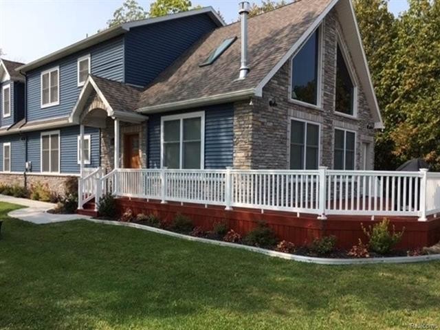 Primary Photo - 1567 S Lakeshore Rd