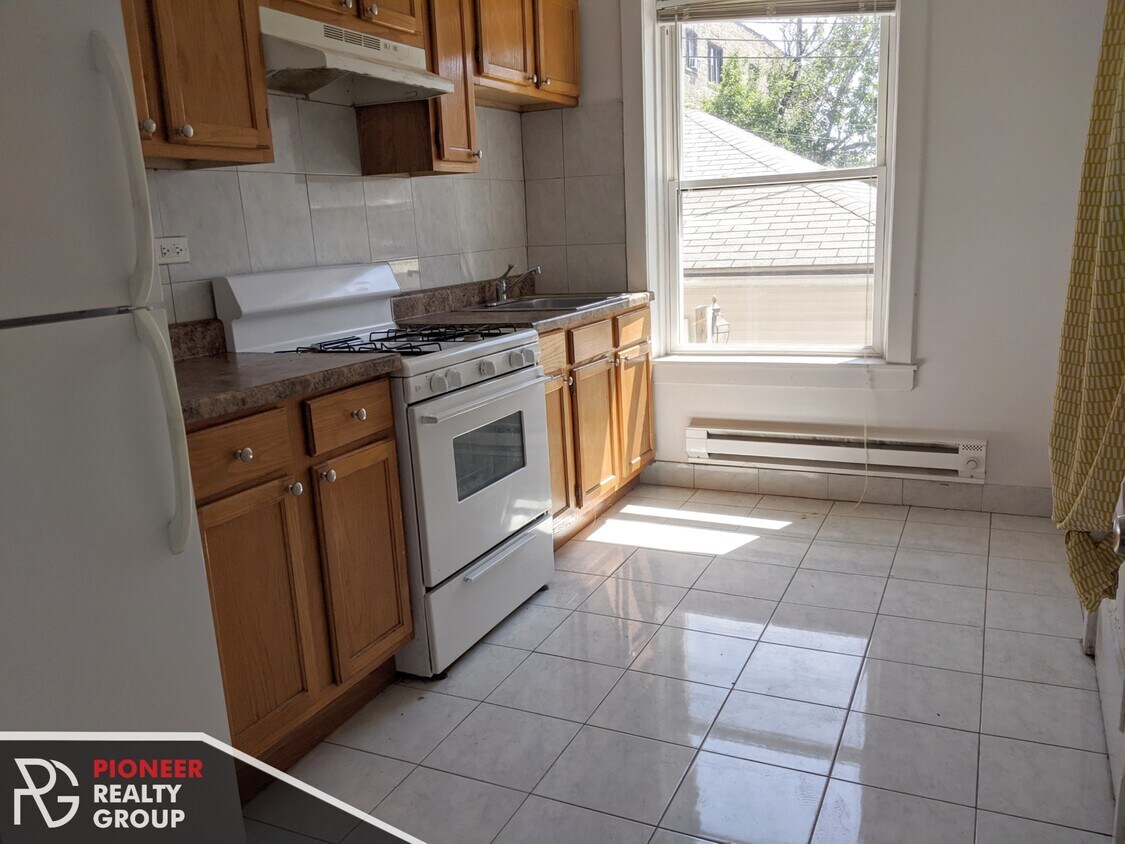 Primary Photo - 2855 N Richmond St