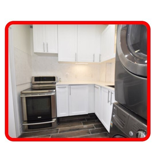 Photo du bâtiment - Large 2 bedroom 1 washroom apartment on Queen St. W