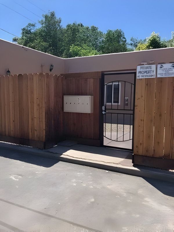 Foto del edificio - 416 1/2 North School Street, 3