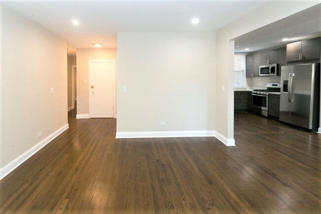Building Photo - 1432 W Farragut Ave