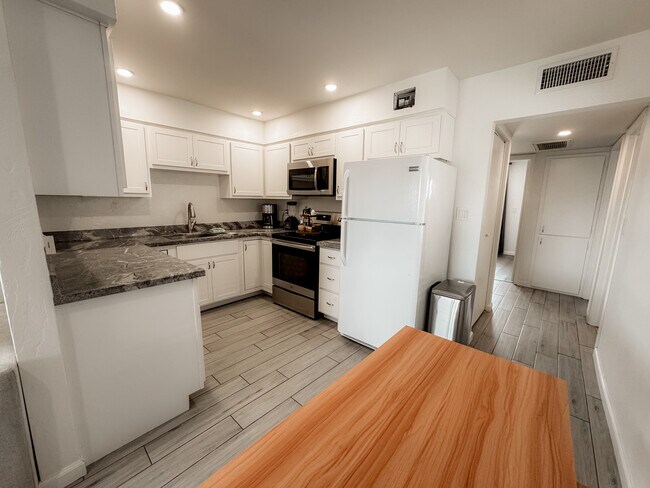 Foto del edificio - 1022 W 9th St