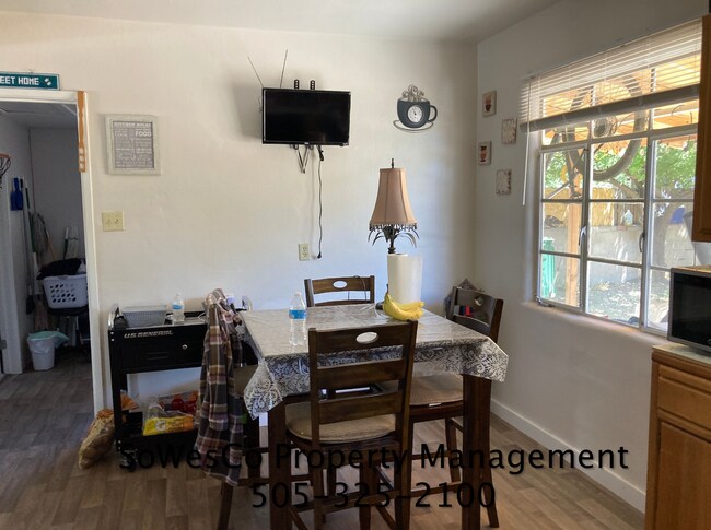 Foto del edificio - Three Bedroom Home with Fenced Yard