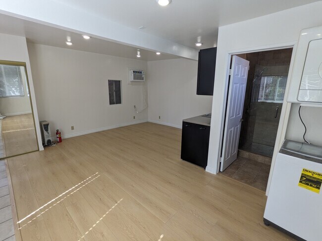Foto del edificio - 328 S Almont Dr