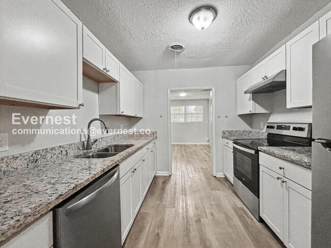 Building Photo - 6757 Snow White Dr