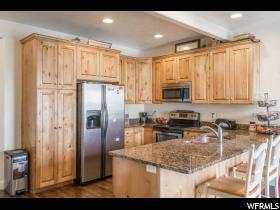 Foto del edificio - Lovely Townhome Conveniently Located Near ...