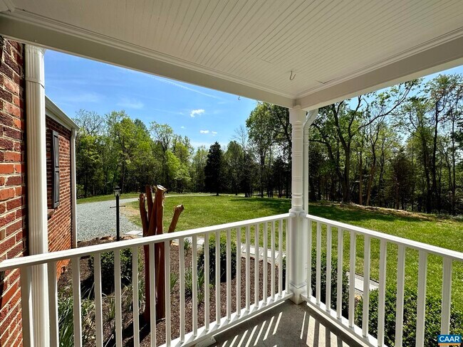 Foto del edificio - 2278 Hansens Mountain Rd