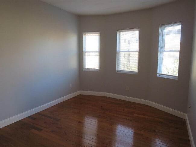 Building Photo - 360 Somerville Ave