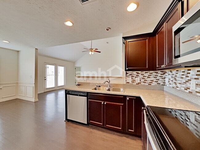 Foto del edificio - 123 Farmbrook Ct