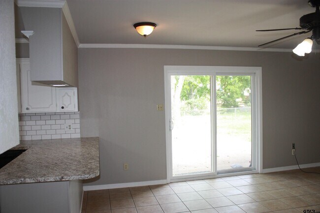 Building Photo - 107 Senter Ave