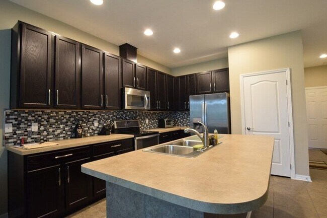 Building Photo - 2649 River Landing Dr