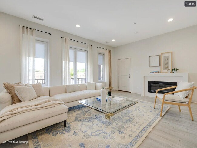 Foto del edificio - 7353 W Grand Ave