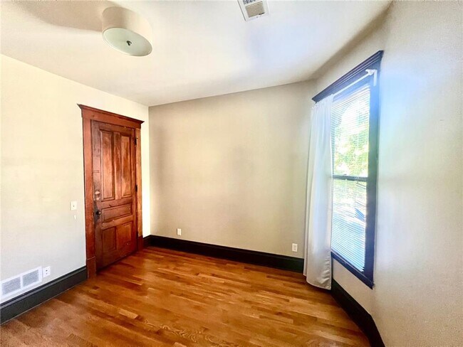 Building Photo - 1609 Elliot Ave