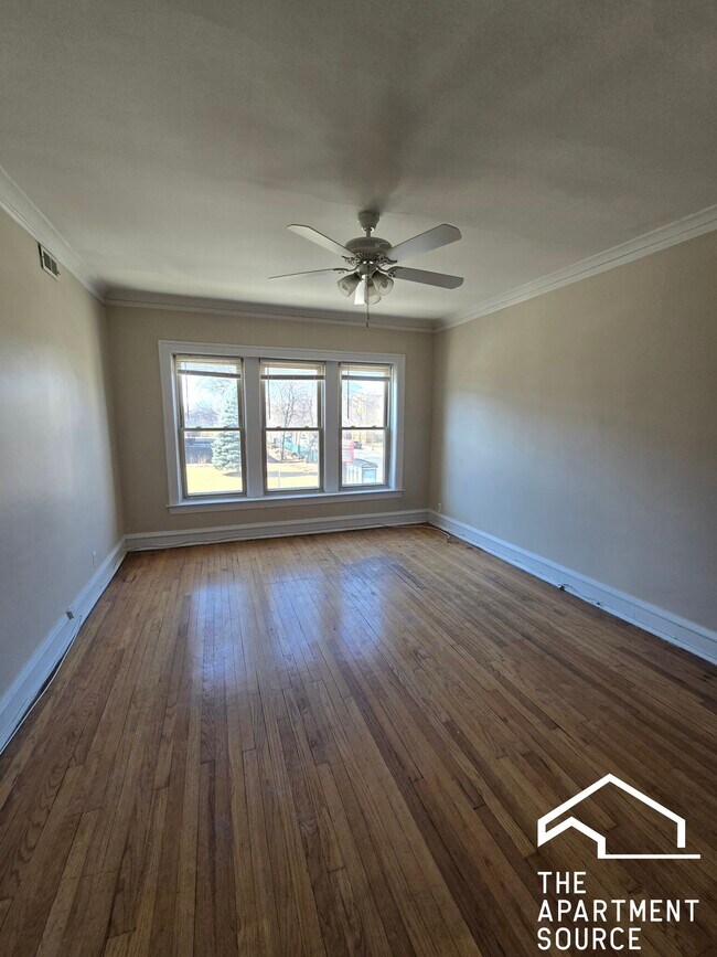 Building Photo - 5133 N Damen Ave