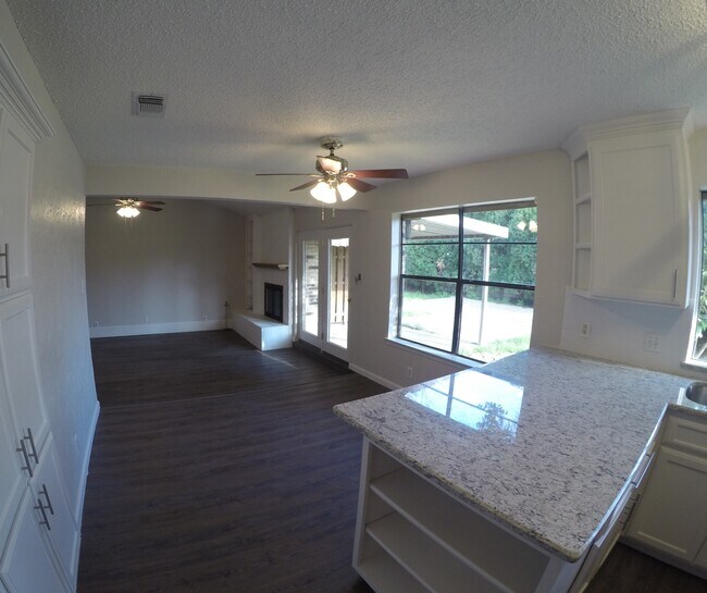 Foto del edificio - 1604 Timbercreek Rd