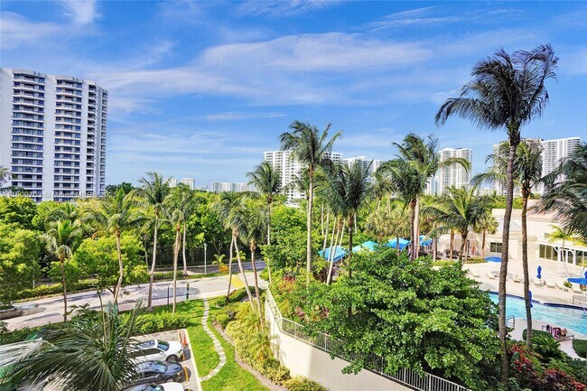 Foto del edificio - 3340 NE 190th St