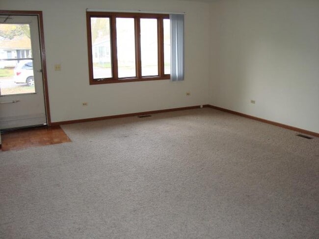 Sala de estar - 2217 Hermon Ave