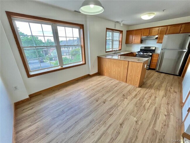 Foto del edificio - 327 W Post Rd