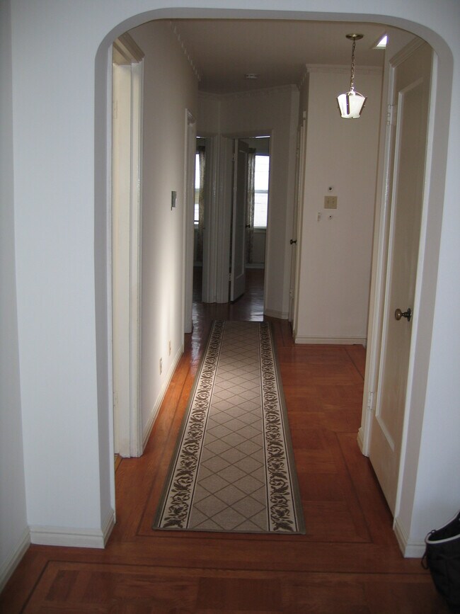 Building Photo - 717 Anza St