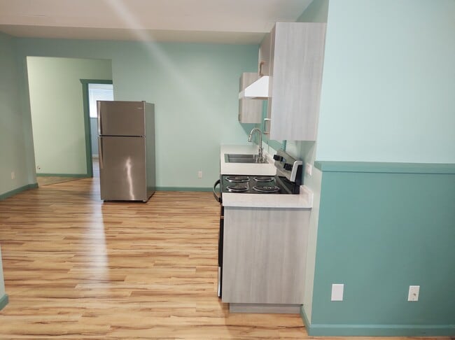 Building Photo - 801-801 20th St NE