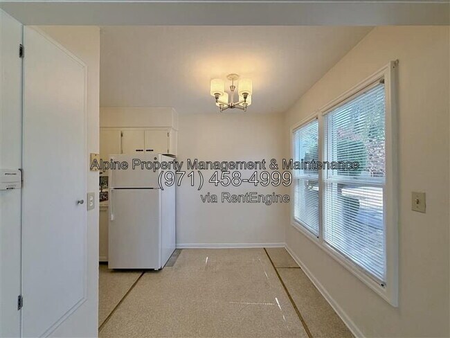 Building Photo - 1017 NE Birchwood Dr