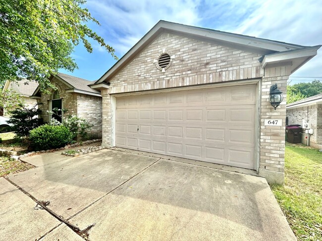 Foto del edificio - Charming 3/BR 2/BA One-Level Home with Fen...