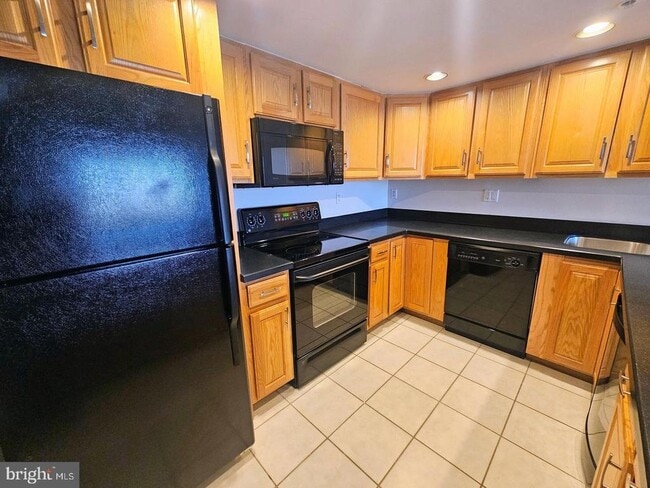 Building Photo - 2001 Hamilton St