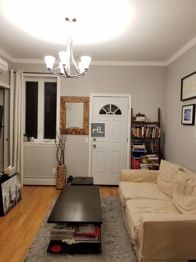 Building Photo - 446 E 3rd St