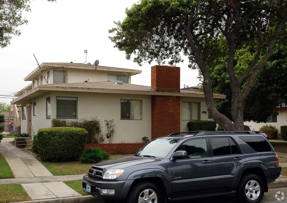 Building Photo - 2904 W El Segundo Blvd