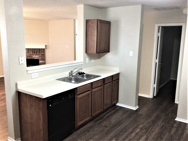Foto del edificio - 3030 Dusty Ridge Dr