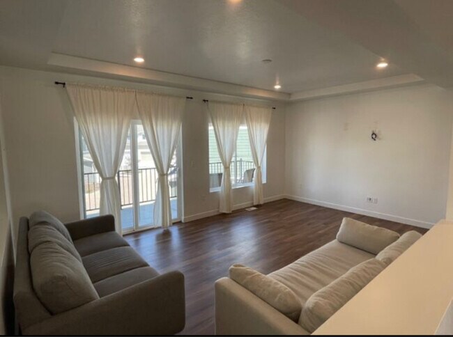 Foto del edificio - 4275 Bromwell Ct