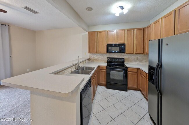 Building Photo - 5762 Sandstone Way