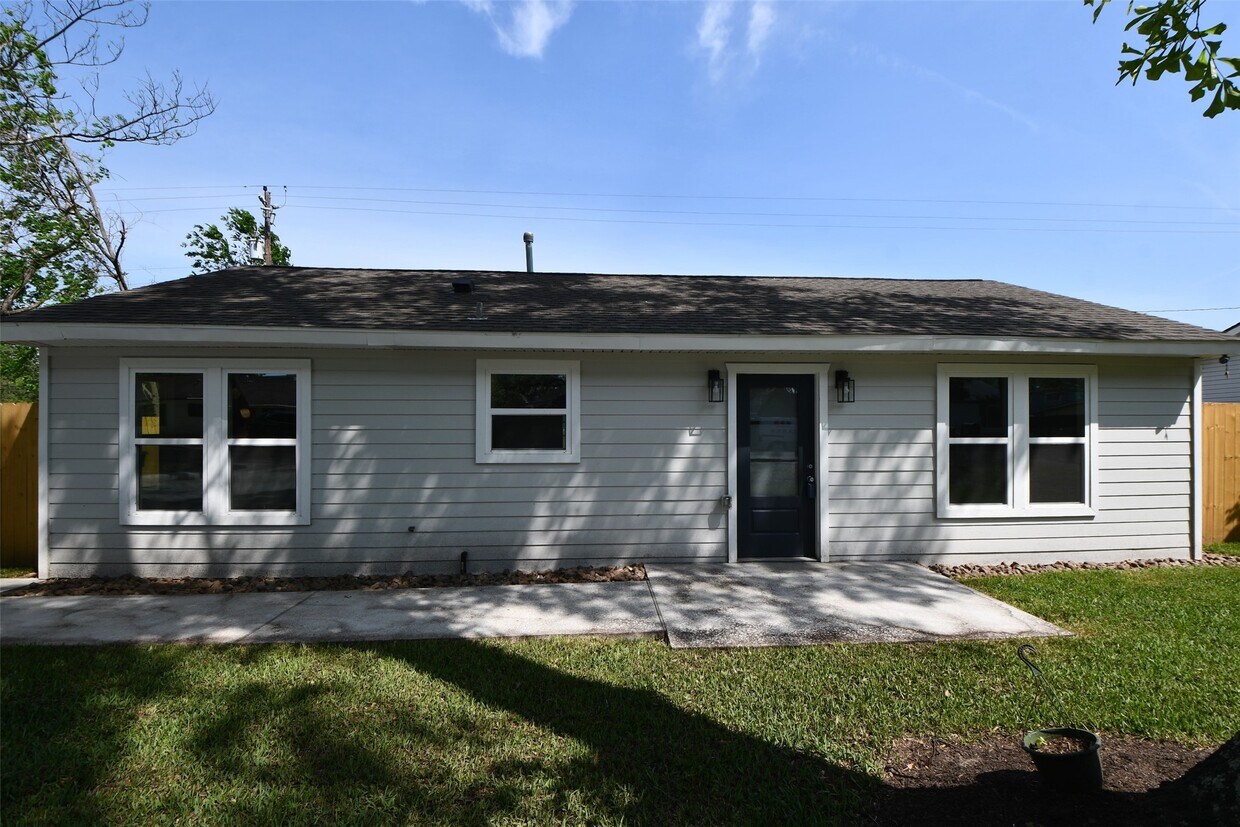 Foto principal - 10946 Fullerton Dr
