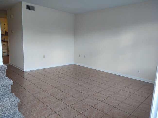 Sala de estar 1er piso - 251 Knight Dr