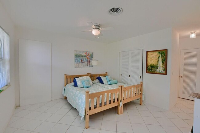 Building Photo - 1001 Casuarina Rd