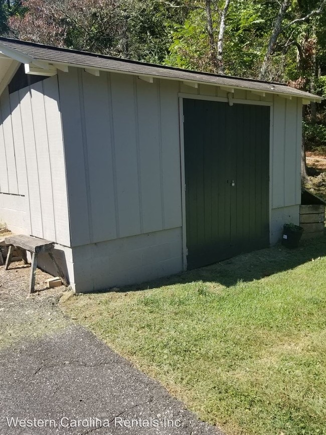 Building Photo - 4 br, 3 bath House - 31 Greenbrier Dr.