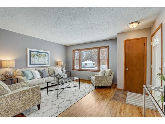 Foto del edificio - 2237 Hampshire Ave S