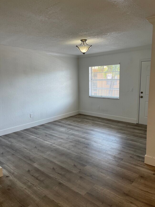 Sala de estar - 1695 W 42nd St