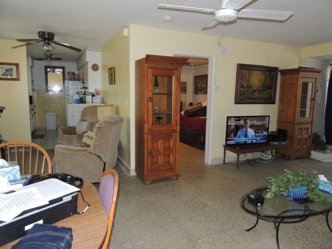 Interior Photo - 2716 NE 32nd St