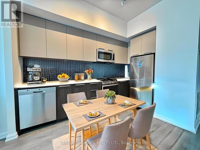 Photo du bâtiment - 4208-4208 Dundas St W