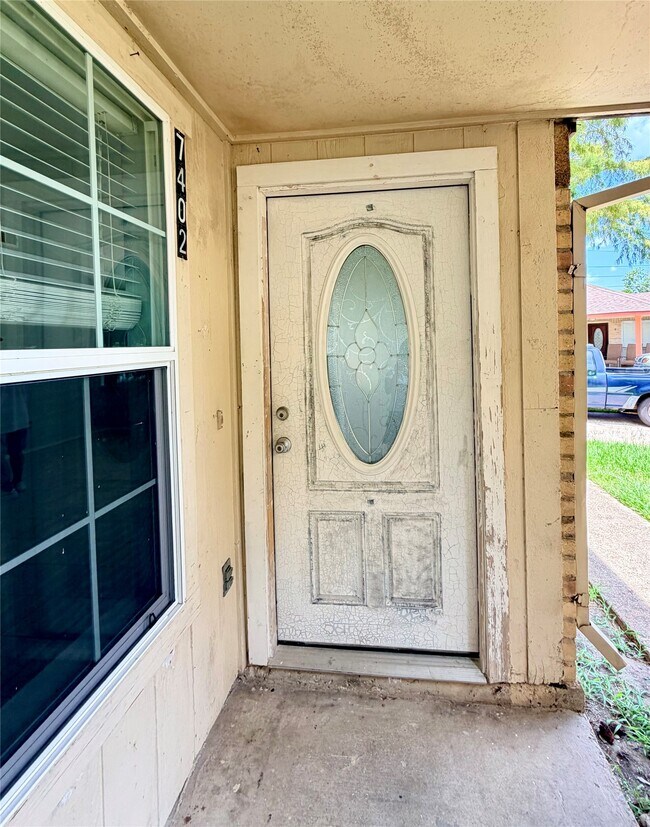 Building Photo - 7402 Alegria Dr
