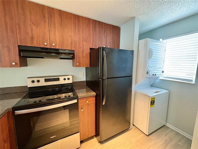 Building Photo - 408 57th Ave Dr E