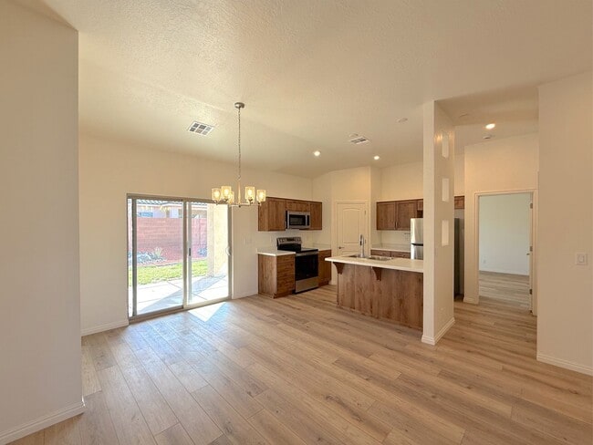 Building Photo - 3 bed, 2.5 Bath 2 car garage home